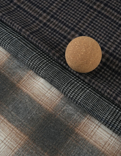 Pardessus en laine double face vs manteaux doublés simple couche : une analyse complète des matériaux et de la fabrication pour l'approvisionnement mondial en vêtements