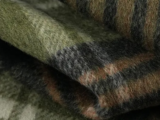 Analyse technique : conductivité thermique et rétention de chaleur dans les structures en laine tissée